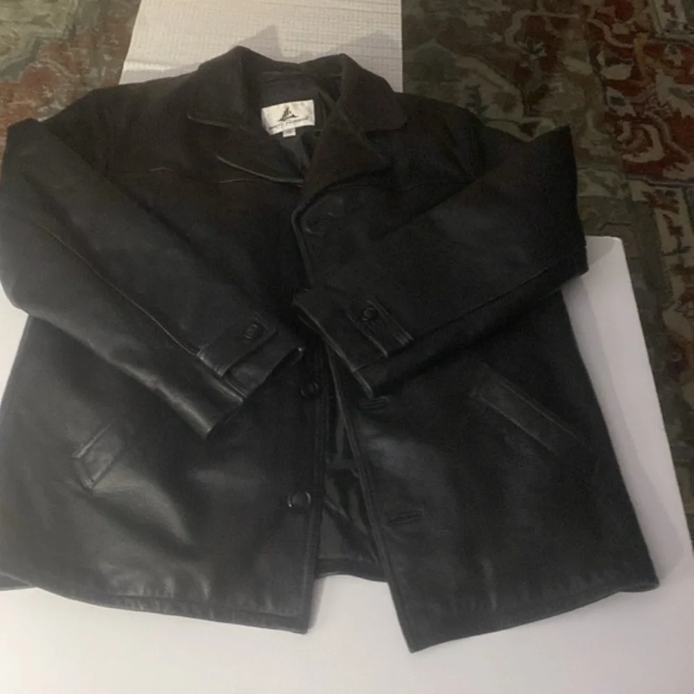 Misty Harbor black 100%leather jacket L